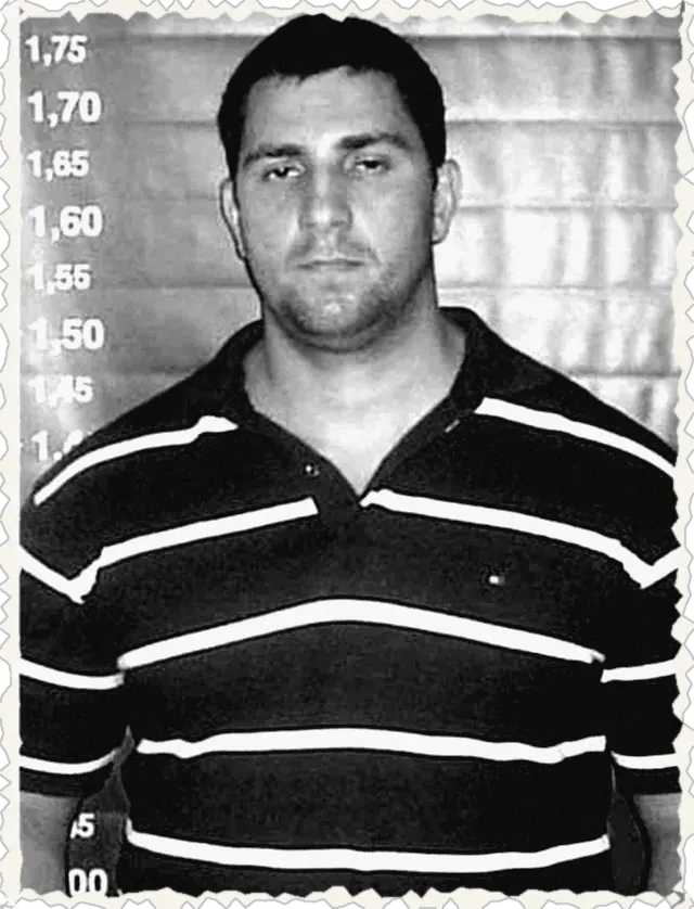 Adriano da Nóbrega em foto de ficha policial